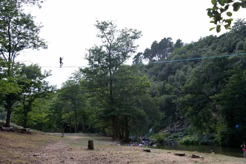 Accrobranche en bord de rivière